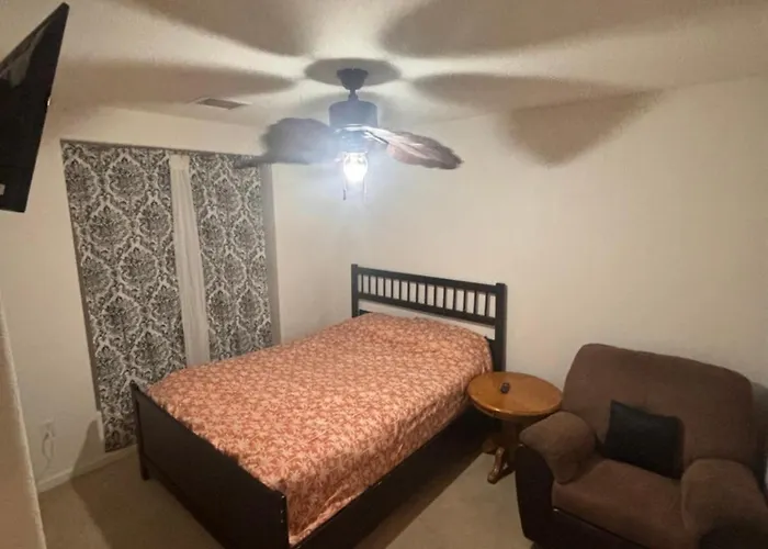 Chateau De Aleonee Homestay